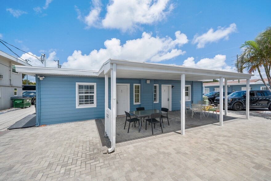 More Photos Of 602 Poinsettia Ave, Clearwater Beach Hotel For Sale