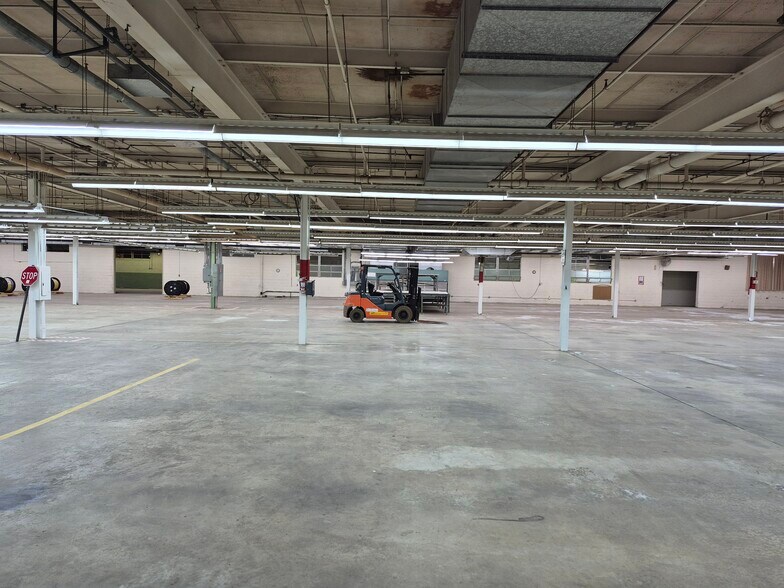 More Photos Of 100 S Main St, La Crosse Warehouse For Lease