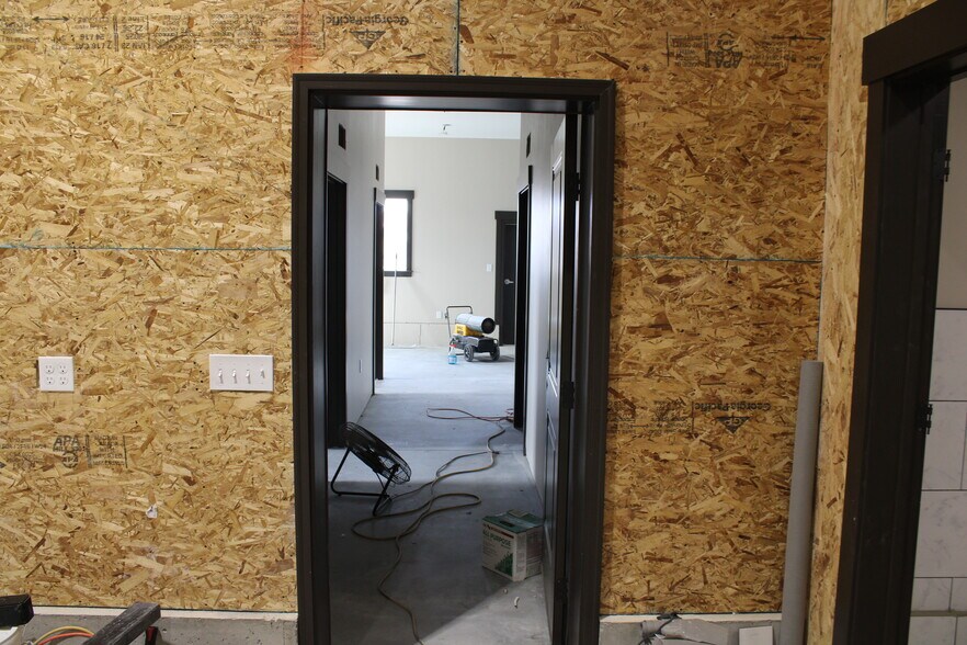 More Photos Of 61 W 465 N, Blackfoot Light Manufacturing For Lease