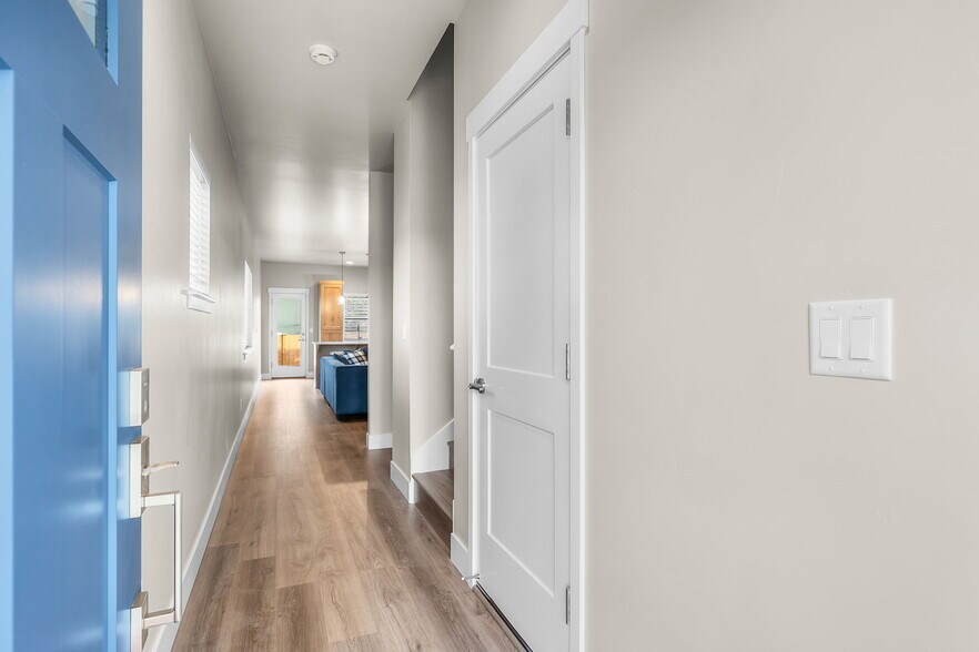 More Photos Of 20255 Hardy Rd, Bend Apartments For Sale