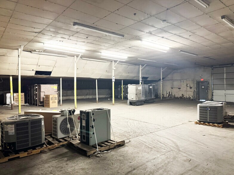 More Photos Of 14 Kraft Ave, Albany Warehouse For Lease