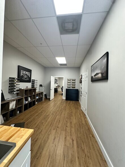 More Photos Of 25091 Bernwood Dr, Bonita Springs Showroom For Sale
