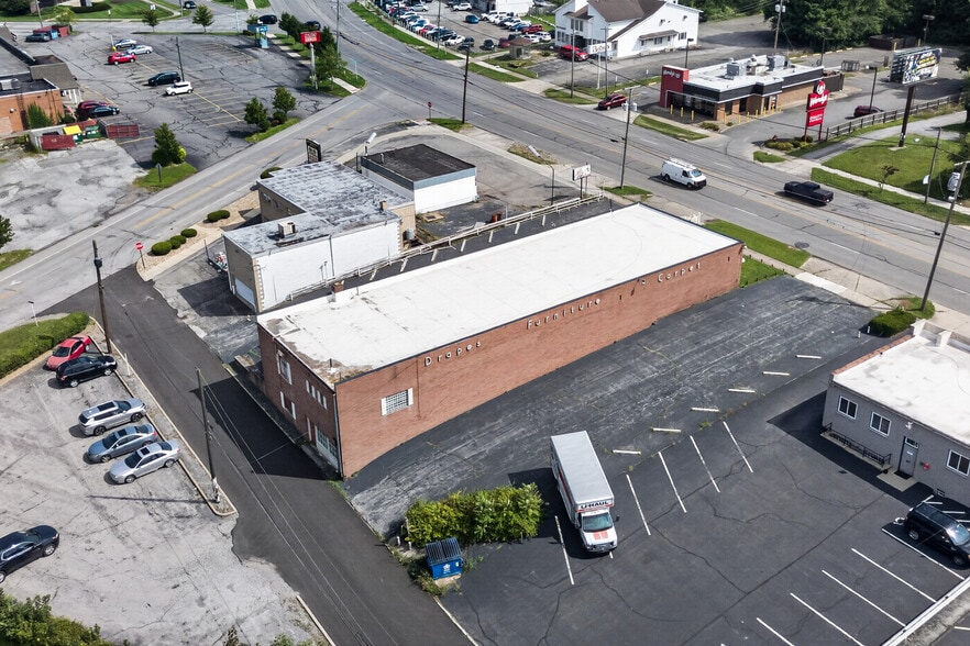 More Photos Of 4120 Market St, Youngstown Freestanding For Sale