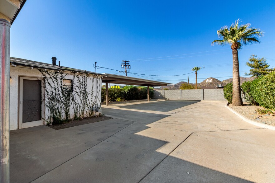 More Photos Of 20 W Dunlap Rd, Phoenix Veterinarian Kennel For Sale