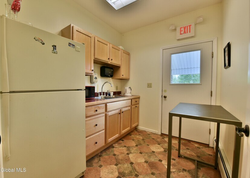 More Photos Of 410 Ridge Rd, Broadalbin Freestanding For Sale