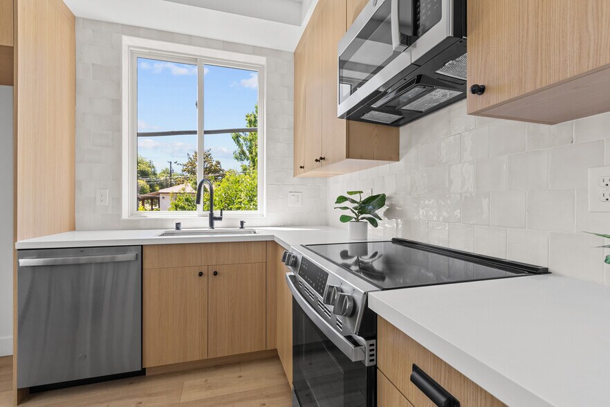 More Photos Of 1012 Uptown Aly, Sacramento Multifamily For Sale