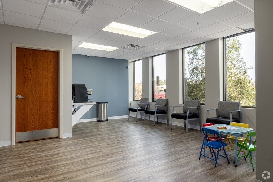 More Photos Of 365 Surryse Rd, Lake Zurich Office For Sale