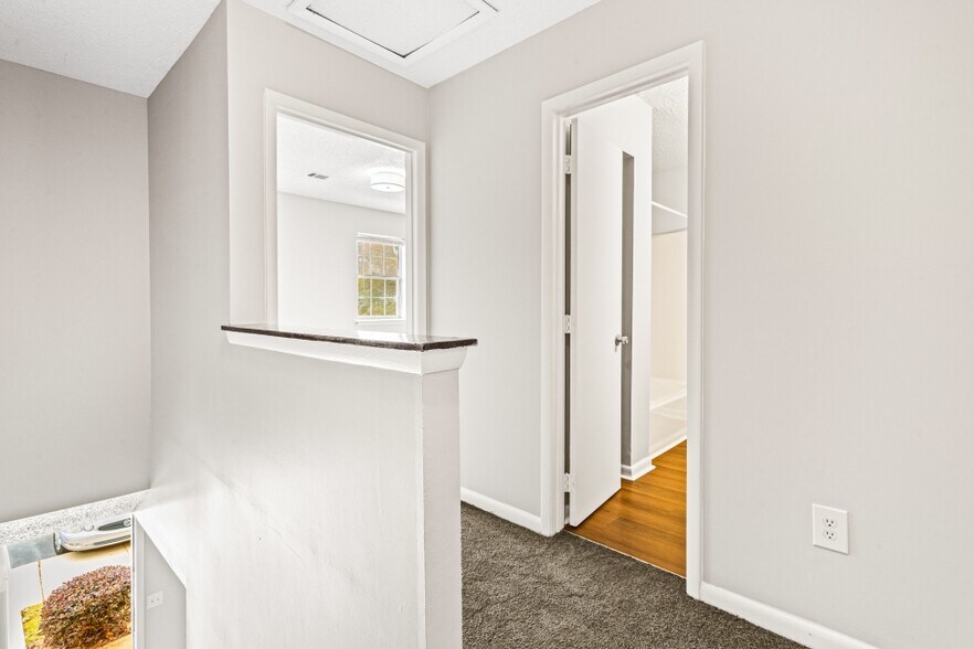 More Photos Of 82 Berry Dr, Newnan Apartments For Sale