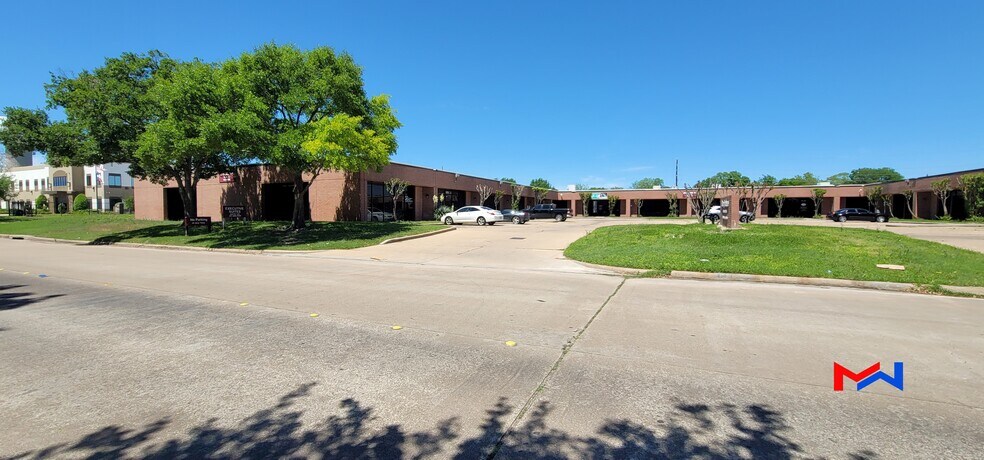 More Photos Of 11210 Steeplecrest, Houston Office For Sale