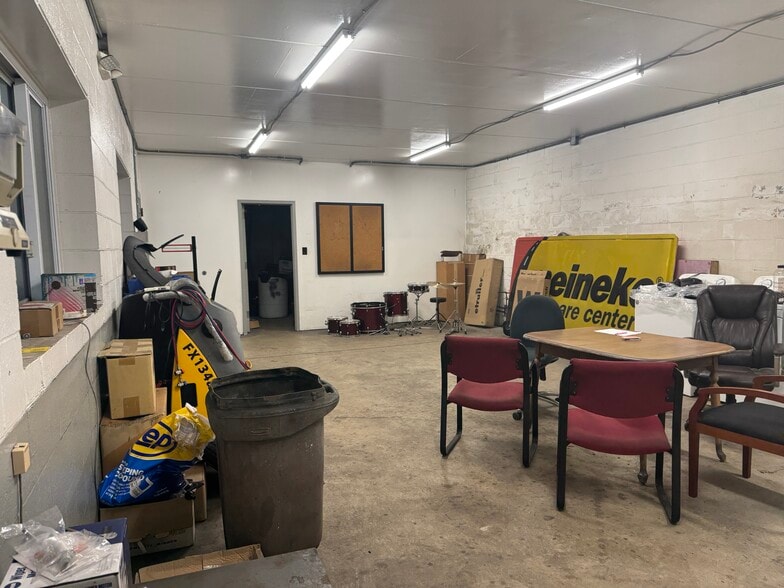 More Photos Of 1101 Lincoln Hwy, North Versailles Showroom For Sale