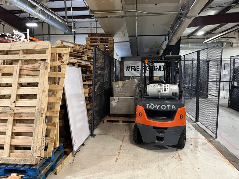 More Photos Of 1657 N State St, Lehi Manufacturing For Lease