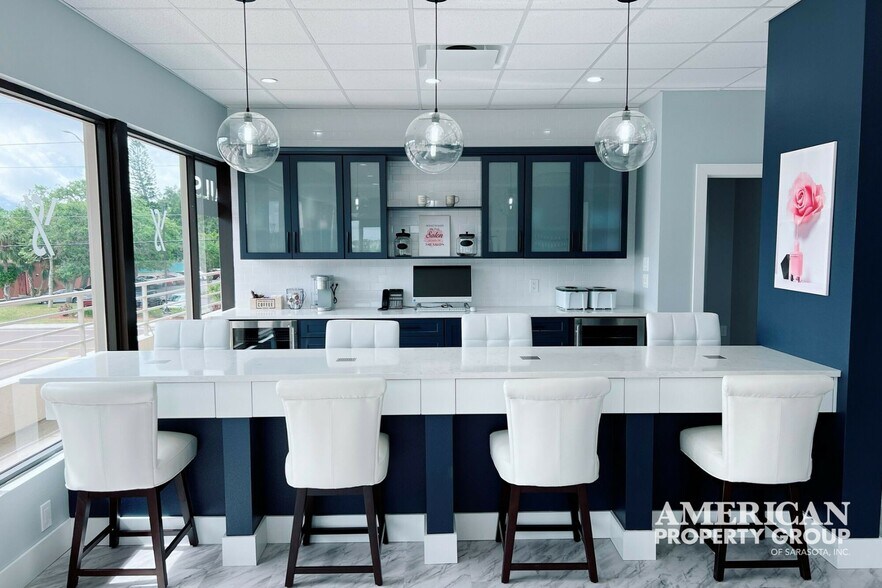 More Photos Of 2345 Bee Ridge Rd, Sarasota Storefront Retail Office For Sale