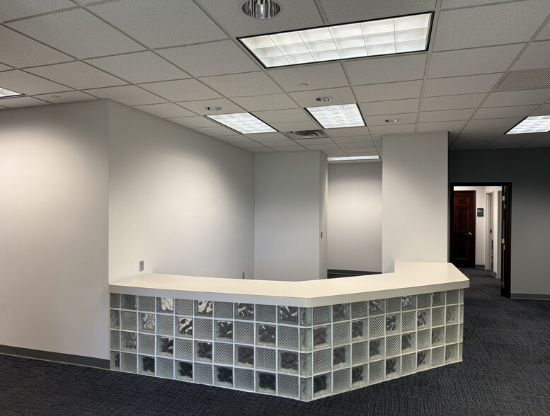 More Photos Of 200 Commerce Dr, Montgomeryville Warehouse For Lease