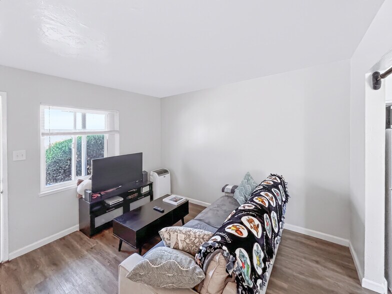 More Photos Of 460 S Buena Vista, San Jose Apartments For Sale