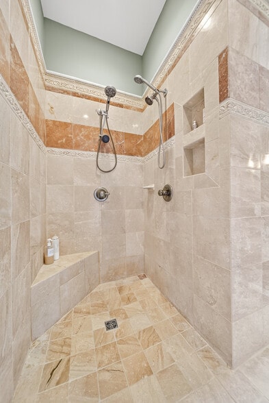 More Photos Of 109 7th Ave E, Springfield Flex For Sale