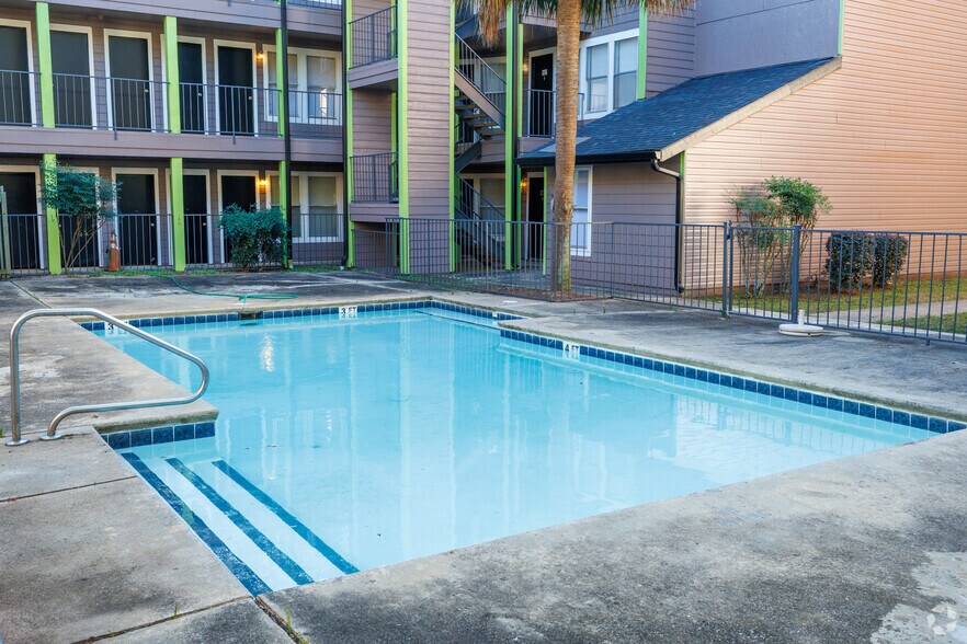 More Photos Of 509 N Westover Blvd, Albany Apartments For Sale