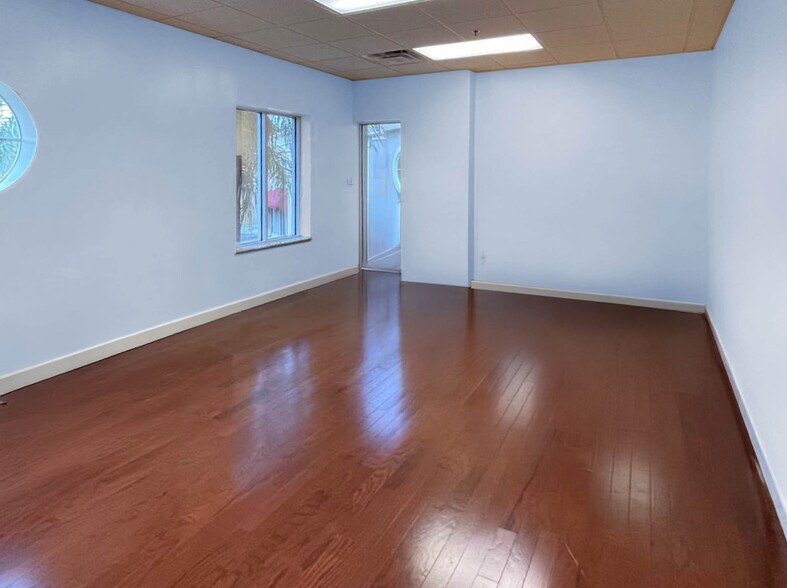 More Photos Of 2151 Consulate Dr, Orlando Loft Creative Space For Sale