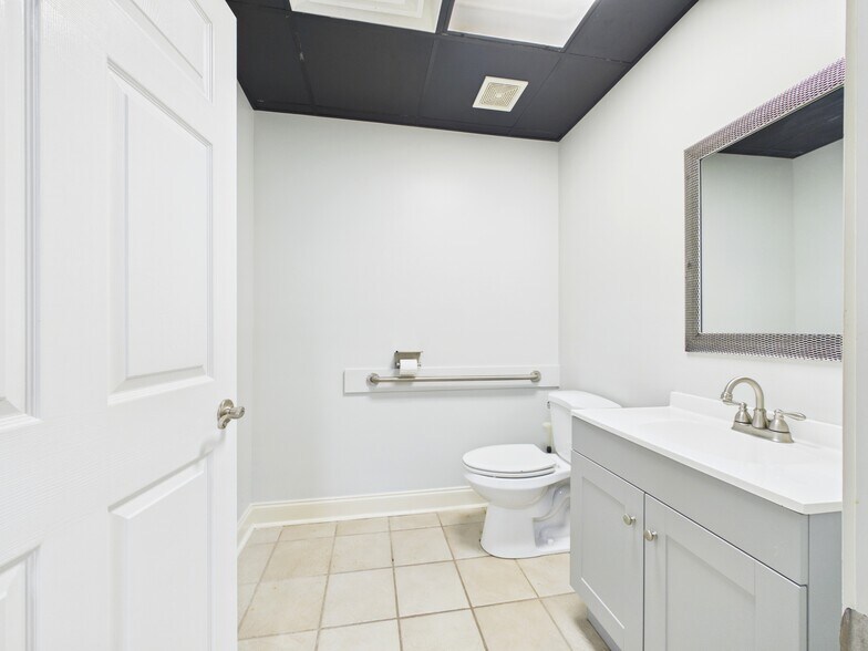 More Photos Of 7559 Kayne Blvd, Columbus Freestanding For Lease