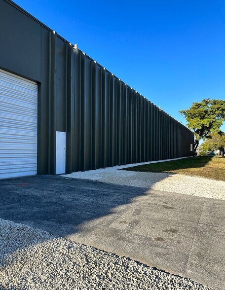 More Photos Of 16489-16497 NW 49th Ave, Hialeah Warehouse For Lease