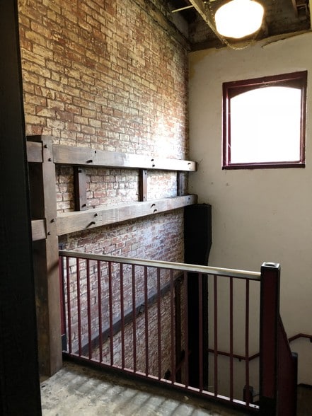 More Photos Of 31505 Grand River Ave, Farmington Research And Development For Sale