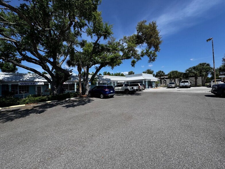 More Photos Of 3372-3386 S McCall Rd, Englewood Unknown For Lease