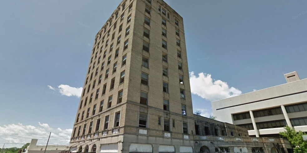 Primary Photo Of 101 Main St, Texarkana Hotel For Sale