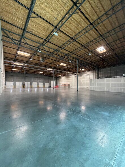 More Photos Of 4670 W Silverado Ranch Blvd, Las Vegas Warehouse For Lease