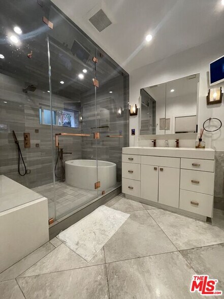 More Photos Of 425 Sunridge St, Playa Del Rey Multifamily For Sale