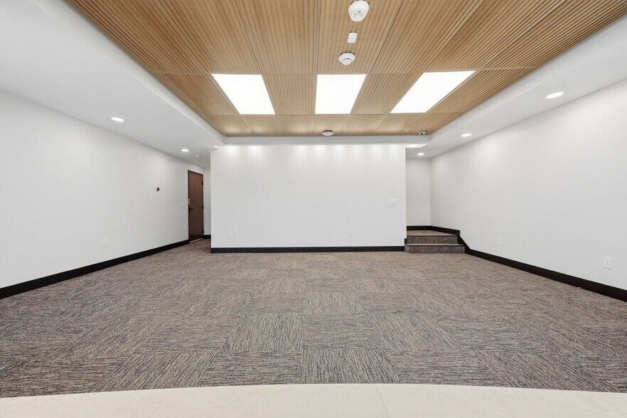 More Photos Of 1630 W 2225 S, Woods Cross Airplane Hangar For Lease