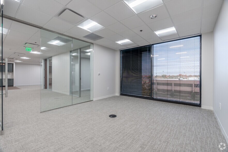 More Photos Of 17304 Preston Rd, Dallas Unknown For Lease