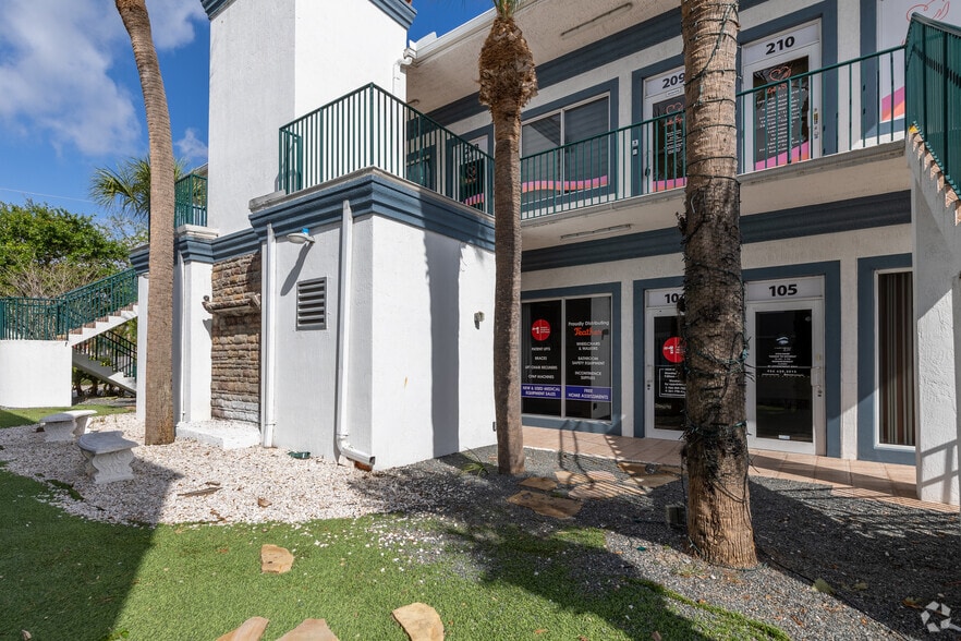 More Photos Of 811 SE 8th Ave, Deerfield Beach Office For Lease