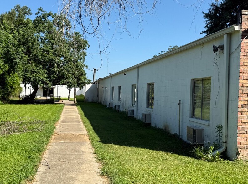 More Photos Of 201 Lee St, Tallulah Apartments For Sale