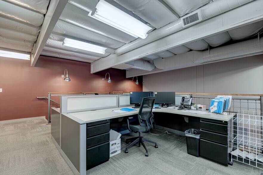 More Photos Of 179 N Gibson Rd, Henderson Warehouse For Sale