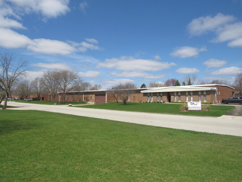 More Photos Of 740 Church Rd, Elgin Manufacturing For Lease