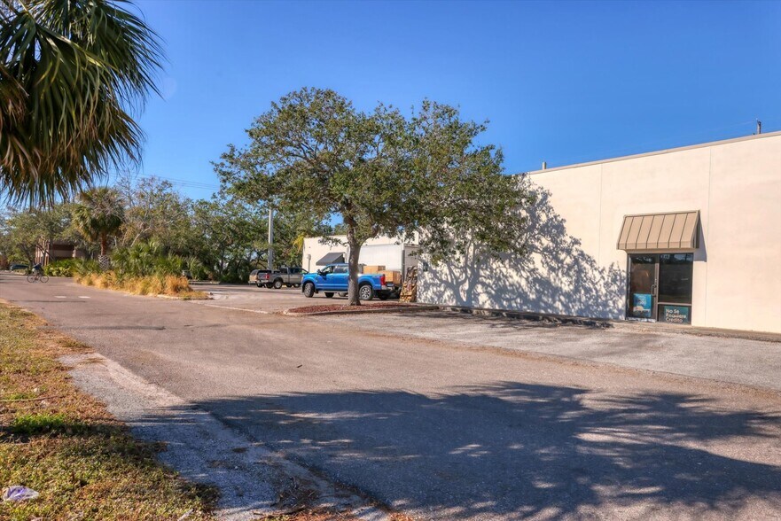 More Photos Of 3637 Cortez Rd, Bradenton Storefront For Sale