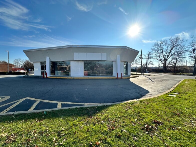 More Photos Of 3850 Veterans Memorial Hwy, Bohemia Fast Food For Lease