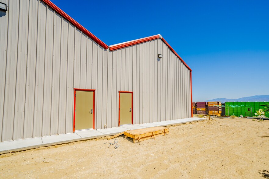 More Photos Of 65253 San Jacinto Ln, Desert Hot Springs Warehouse For Sale