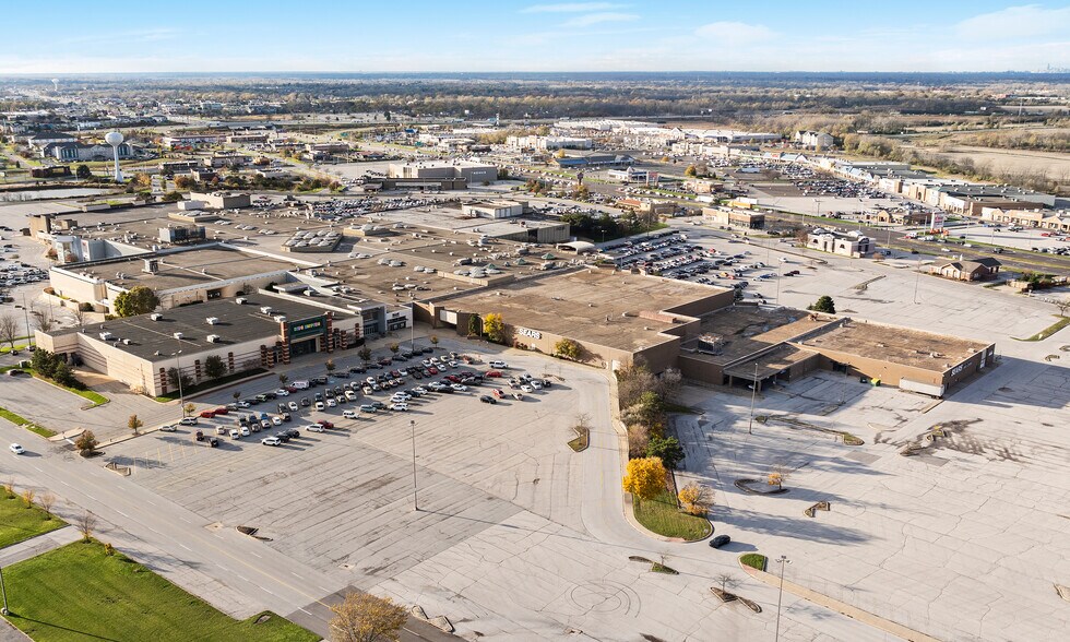 More Photos Of 2109 Southlake Mall, Merrillville General Retail For Sale