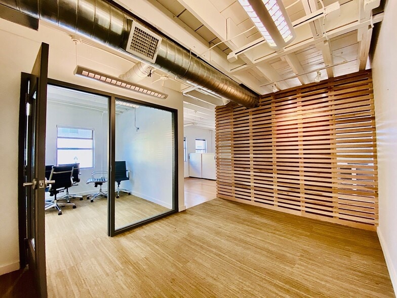 More Photos Of 401-411 W Magnolia Ave, Fort Worth Storefront Retail Office For Lease