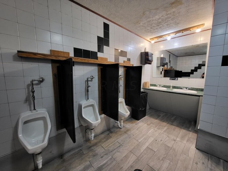 More Photos Of 5599 Hall Rd, Galloway Restaurant For Sale