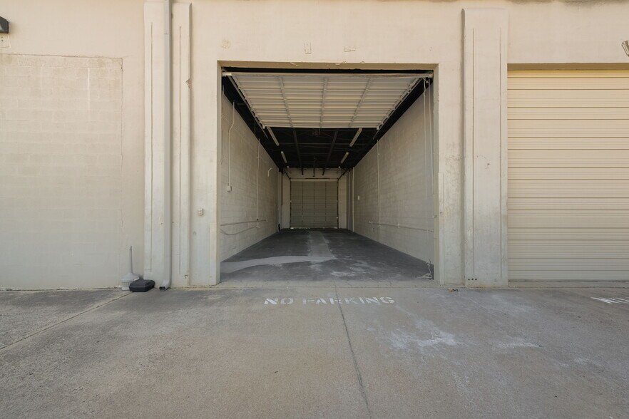 More Photos Of 304 E Vickery Blvd, Fort Worth Warehouse For Lease