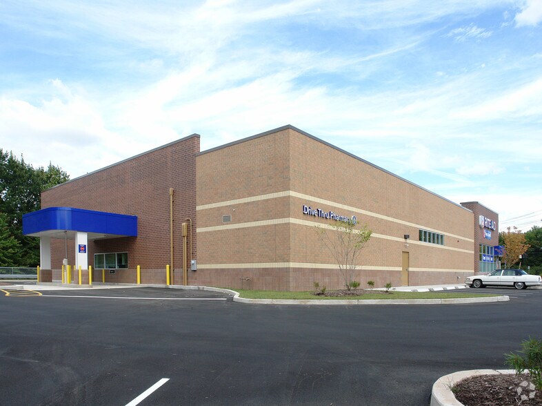 More Photos Of 500 Queen St, Southington Drugstore For Lease