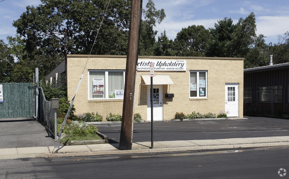 More Photos Of 127 W Hills Rd, Huntington Station Freestanding For Sale