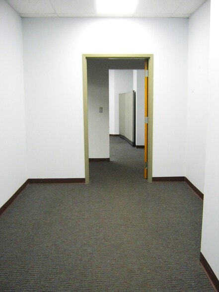 More Photos Of 166 Boulder Dr, Fitchburg Light Manufacturing For Lease