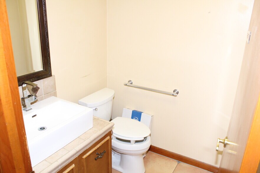 More Photos Of 7800 W Oakland Park Blvd, Sunrise Medical For Sale