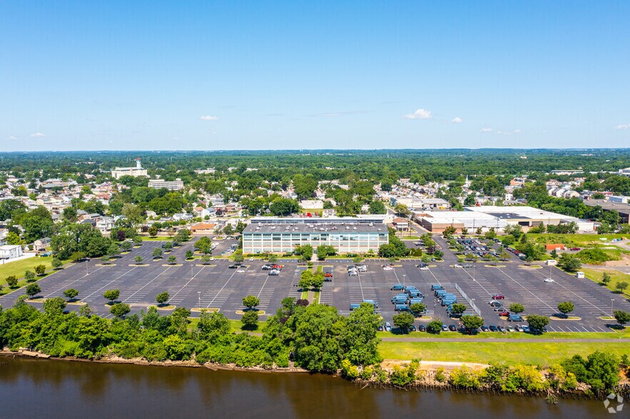 More Photos Of 1414 Radcliffe St, Bristol Office For Sale