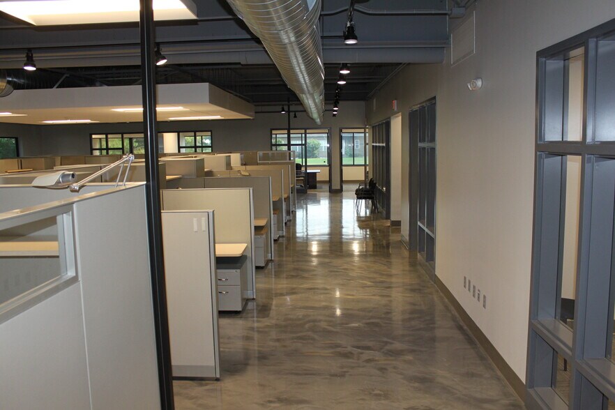 More Photos Of 1300 NW Jefferson Ct, Blue Springs Office For Sale