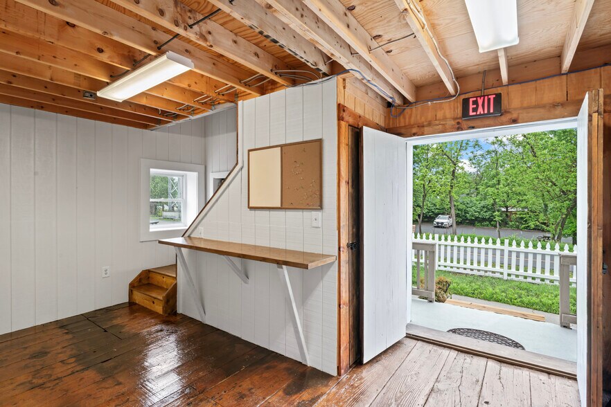 More Photos Of 20704 Ashburn Rd, Ashburn Unknown For Lease