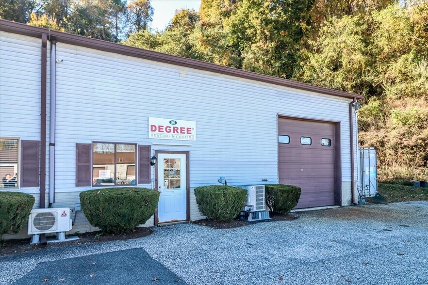 More Photos Of 50 S End Plz, New Milford Light Distribution For Sale