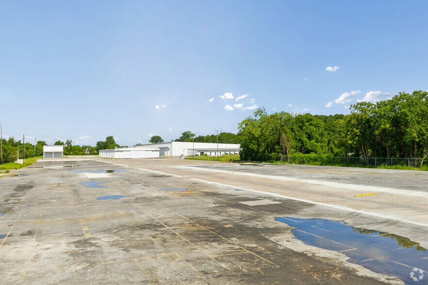 More Photos Of 11939 Aldine Westfield Rd, Houston Unknown For Lease
